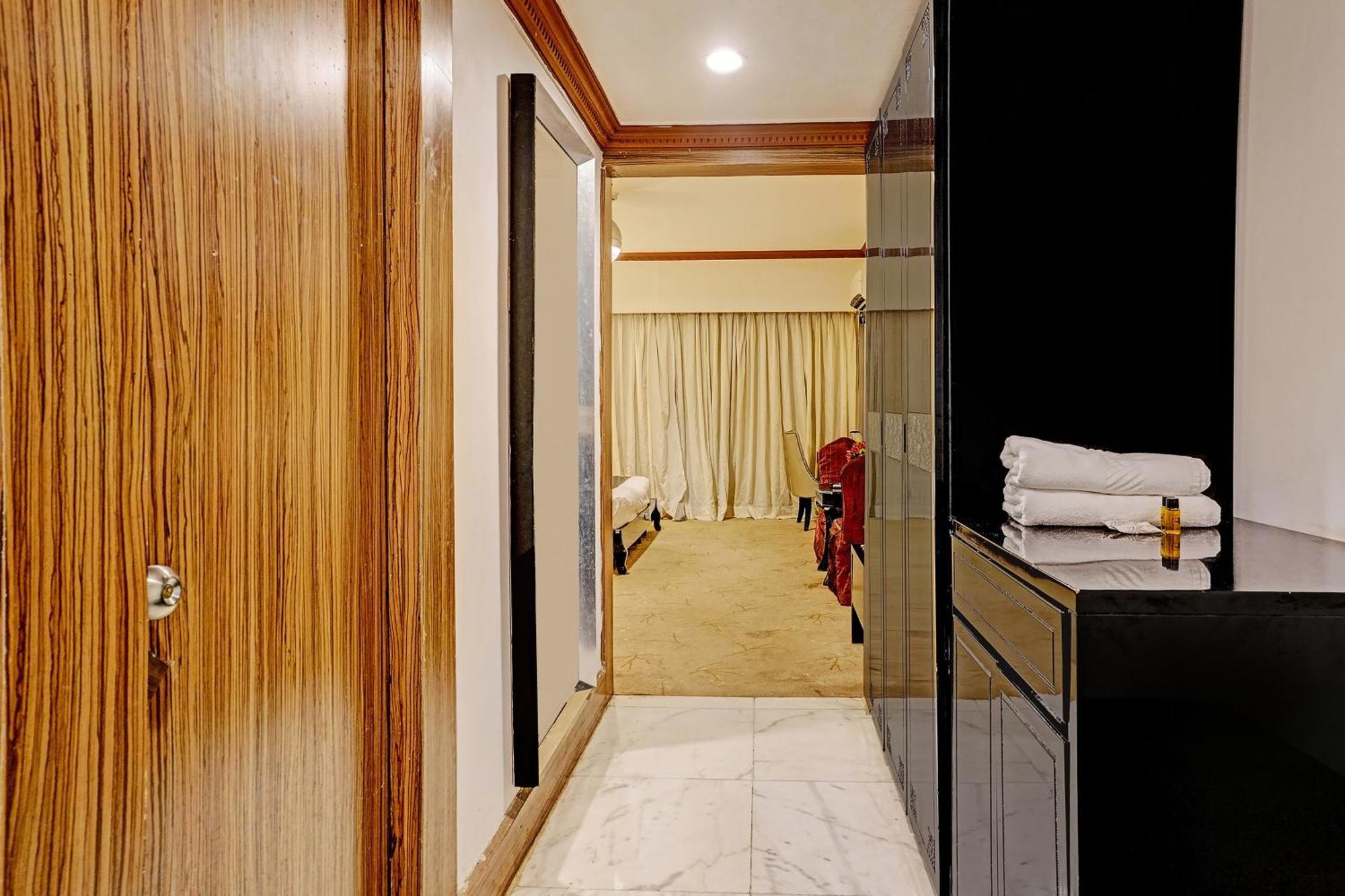 Townhouse 809 Royal Palms Hotel - Rose Collection Mumbai Eksteriør bilde